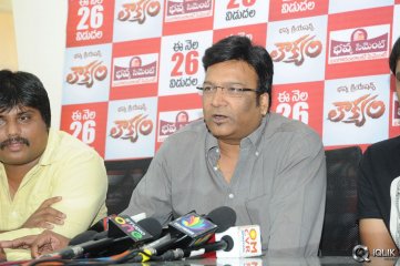 Loukyam Movie Press Meet